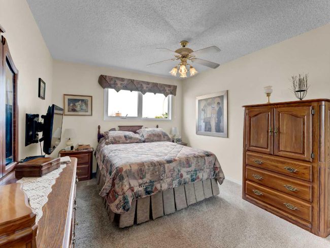 1047 17 Street Ne, Home with 3 bedrooms, 2 bathrooms and 4 parking in Medicine Hat AB | Image 21