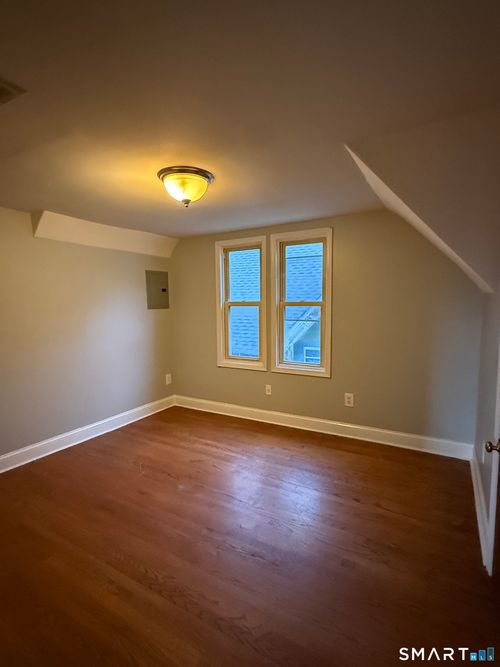 3-21 N Walnut St, Waterbury, CT, 06704-3720 | Card Image