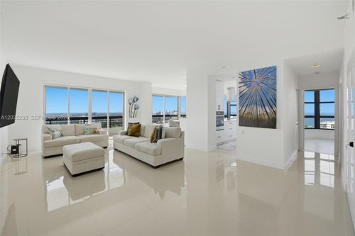 ph5-3500 Mystic Pointe Dr, Aventura, FL, 33180-2587 | Card Image