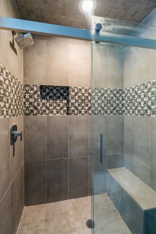 Upstairs bedroom shower | Image 17