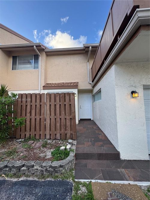 3-8231 8th Pl, Plantation, FL, 33324-1205 | Card Image