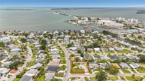 2464 Del Rio Way, DUNEDIN, FL, 34698-2016 | Card Image