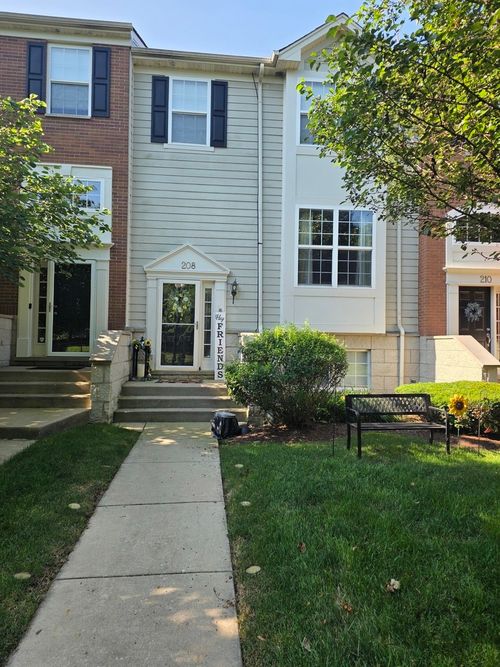 208 Comstock Dr, Elgin, IL, 60124-3811 | Card Image