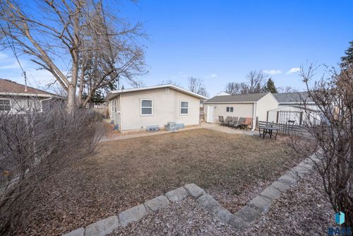 2317 E 18th St Street, Sioux Falls, SD, 57103 | Card Image
