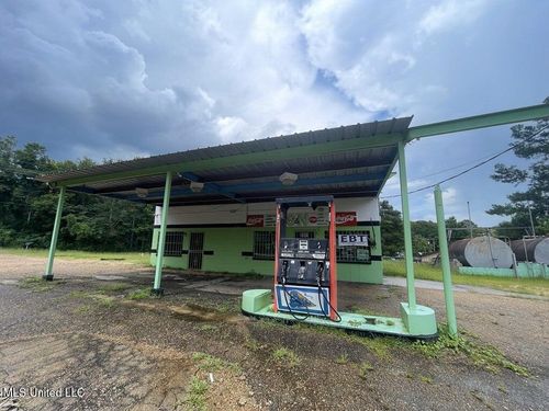 2001 Monticello St, Hazlehurst, MS, 39083-8852 | Card Image