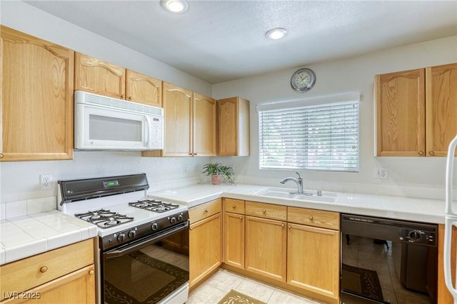 UNIT-203 - 10553 Pine Pointe Ave, Condo with 2 bedrooms, 2 bathrooms and null parking in Las Vegas NV | Image 13