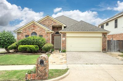 View of front of home featuring a front lawn | Image 1