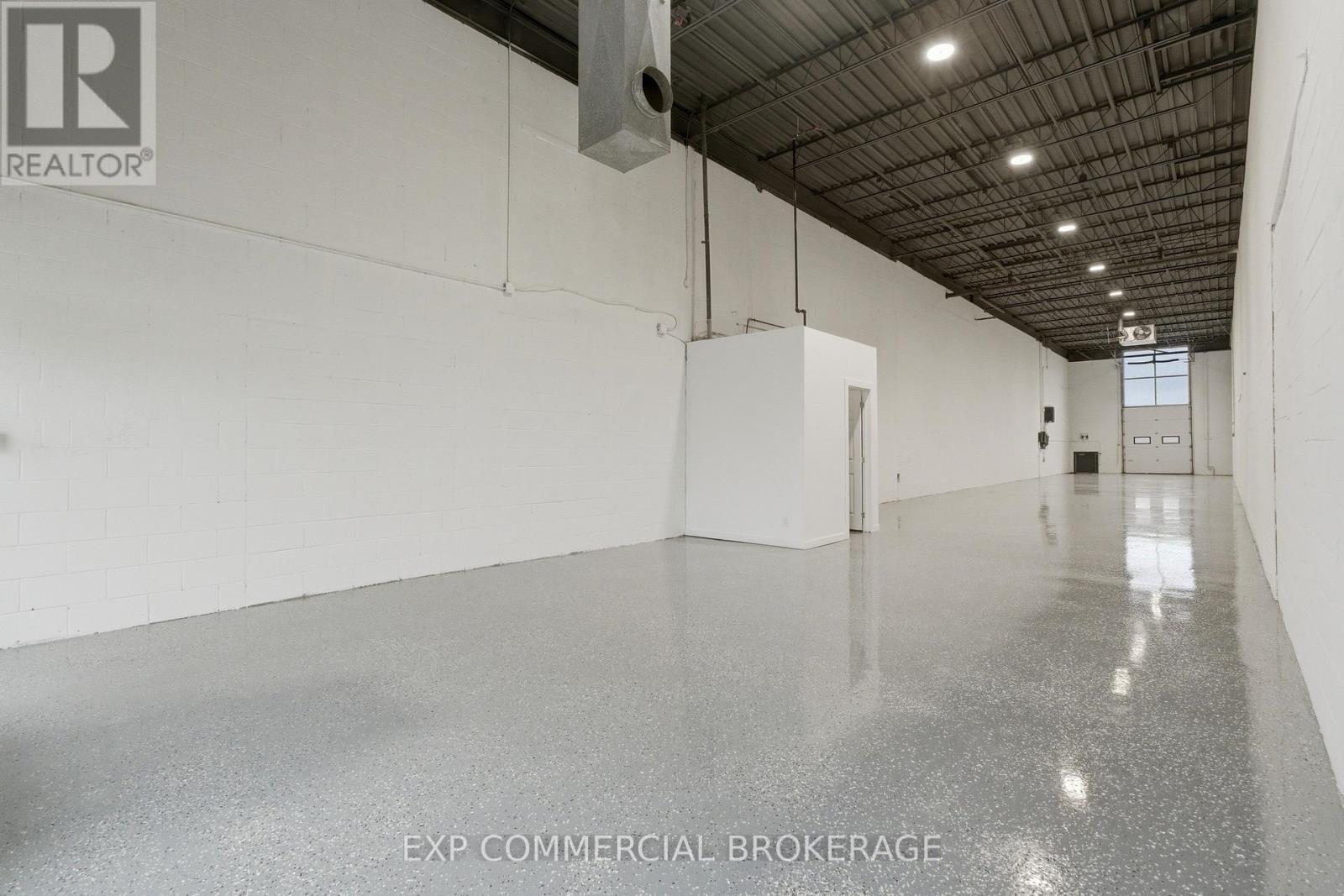Commercial Sale in Toronto (West Humber-Clairville) 4