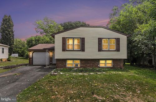 373 Oaklyn Rd, LEBANON, PA, 17042-5859 | Card Image
