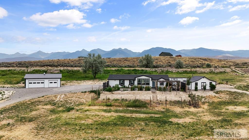 Country Living Ln, Salmon, ID 83467