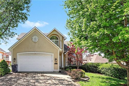 2107 Ne Colonnade, Blue Springs, MO, 64029-9697 | Card Image