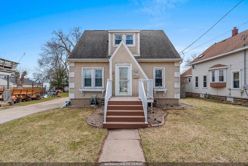 825 1st Street, MENASHA, WI, 54952 | Card Image