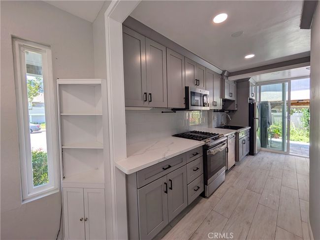 1 - 11 Oval Rd, Condo with 3 bedrooms, 2 bathrooms and 1 parking in Irvine CA | Image 6