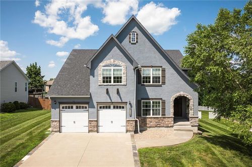 1401 Nottingham Dr, Warrensburg, MO, 64093-3102 | Card Image