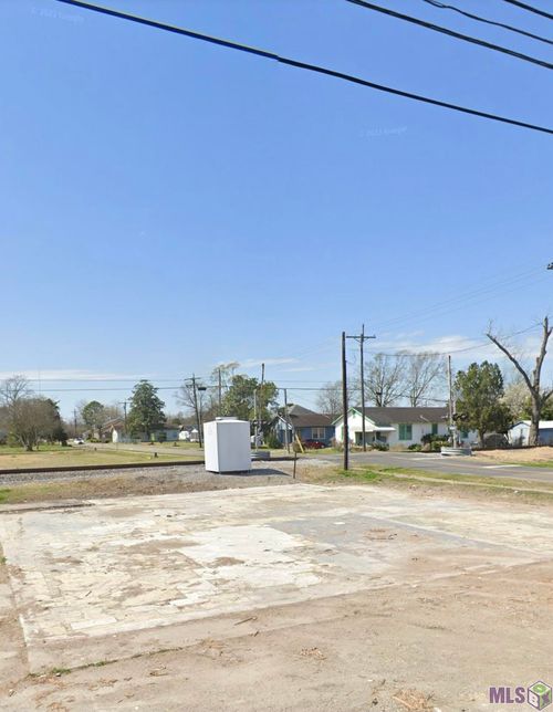 875 N Alexander Ave, Port Allen, LA, 70767-2354 | Card Image
