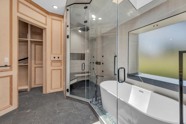 Very sexy shower & soaking tub. | Image 18