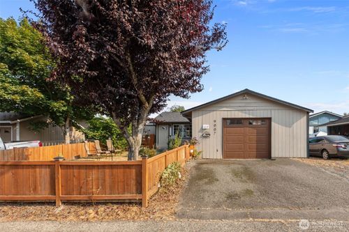 9007 10th St Ne, Lake Stevens, WA, 98258-2437 | Card Image