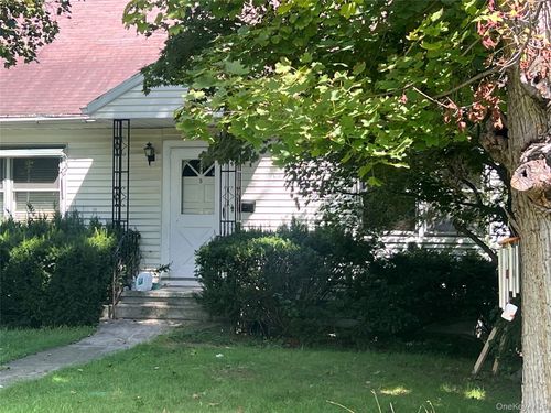 8 Trabucco Place, Wappinger, NY, 12590 | Card Image
