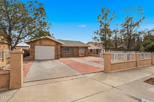 11748 Henry Phipps Dr, El Paso, TX, 79936-6225 | Card Image
