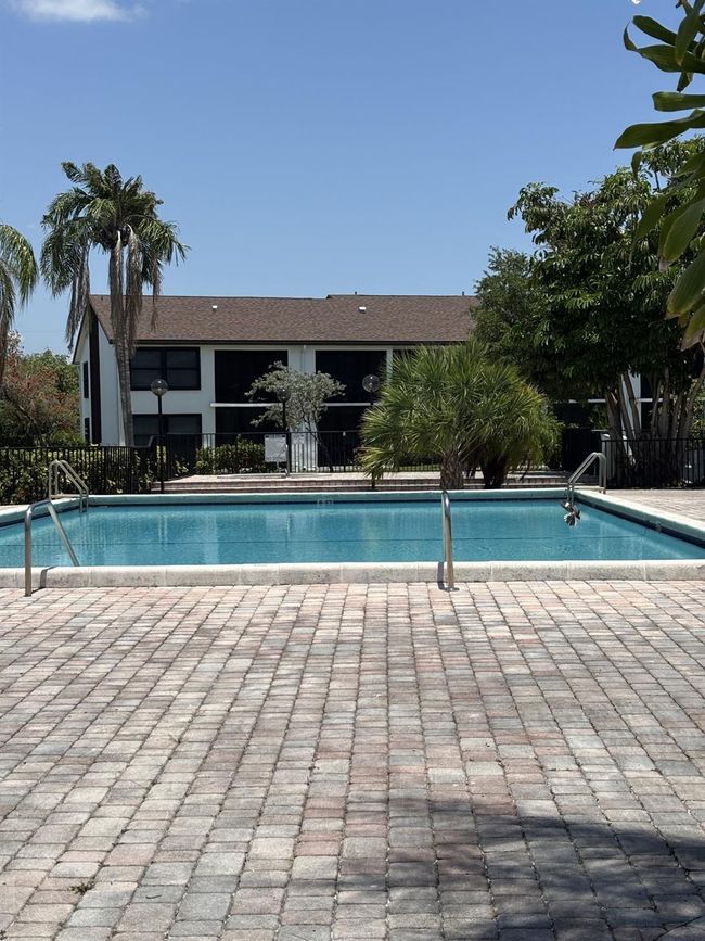 APT-107 - 201 Lake Pointe Dr, Condo with 2 bedrooms, 2 bathrooms and null parking in Oakland Park FL | Image 4