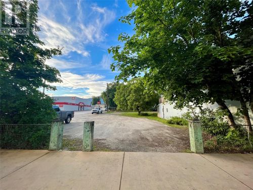 219 Broadway Street W, Nakusp, BC, V0G1R0 | Card Image
