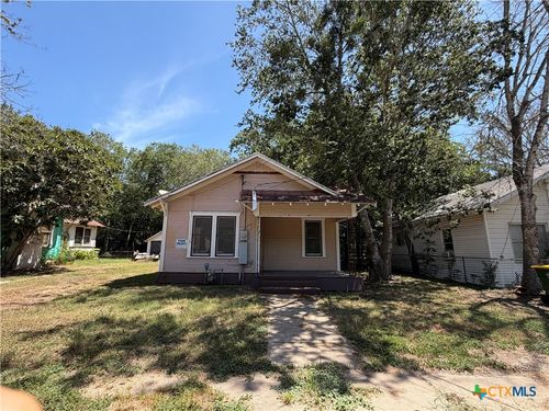 112 Darst St, Gonzales, TX, 78629-4202 | Card Image