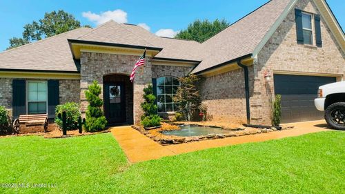 104 Creekside Dr, Senatobia, MS, 38668-5502 | Card Image