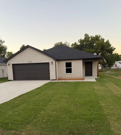 225 Ross Ave, Sapulpa, OK, 74066-6427 | Card Image
