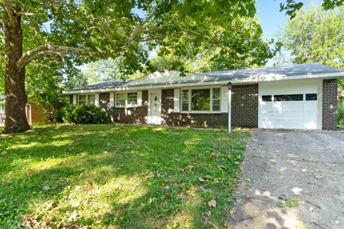 1733 Vaughn Dr, Manhattan, KS, 66502-2623 | Card Image