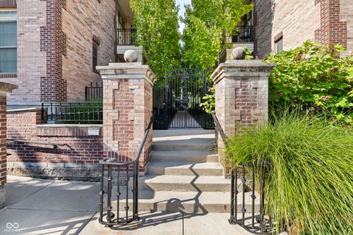 202-450 E Ohio St, Indianapolis, IN, 46204-2674 | Card Image