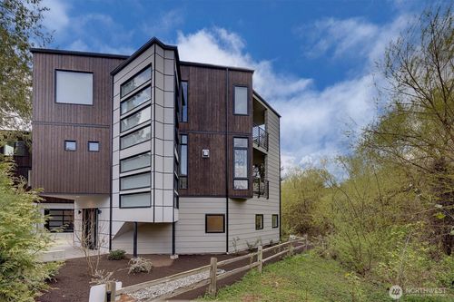 417 102nd Ave Se, Bellevue, WA, 98004-6125 | Card Image