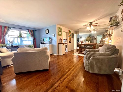 1-1 Fairharbor Dr, Patchogue, NY, 11772-3323 | Card Image