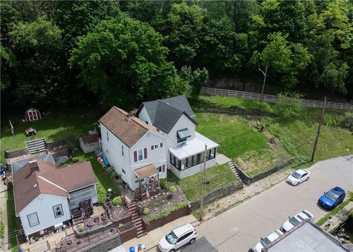 569 13th Ave, New Brighton, PA, 15066-1208 | Card Image