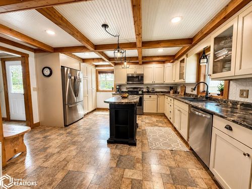 20319 490th St, Lake Mills, IA, 50450-7482 | Card Image