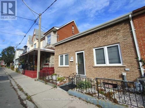 13 Northern Pl, Toronto, ON, M6K2V1 | Card Image