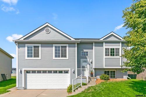 16860 Camden Ave, Omaha, NE, 68116-8007 | Card Image