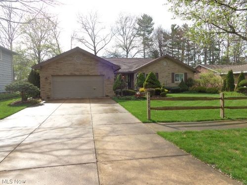 7422 Dogwood Ln, Parma, OH, 44130-6132 | Card Image