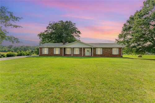 545 Angell Rd, Mocksville, NC, 27028-5609 | Card Image
