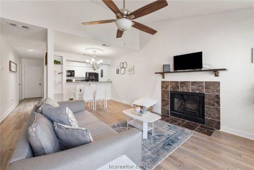 apt-48-1501 Stallings Dr, College Station, TX, 77840-3568 | Card Image