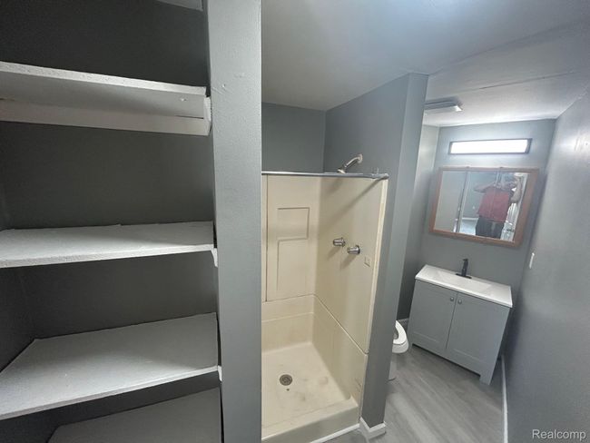 914 Bathroom | Image 13