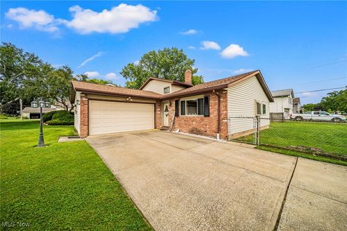 36922 Lakeshore Boulevard, Eastlake, OH, 44095 | Card Image