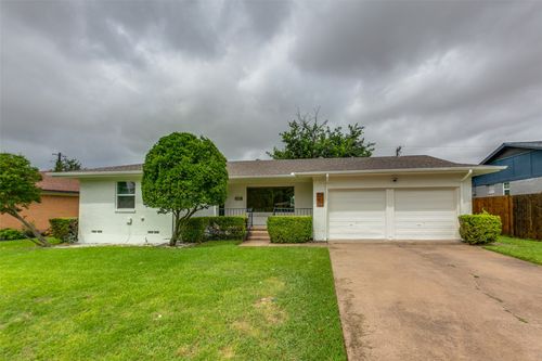 2413 Patricia Ln, Garland, TX, 75041-1438 | Card Image