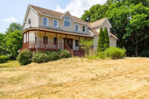 27 King Dr, Poughkeepsie, NY, 12603-3209 | Card Image