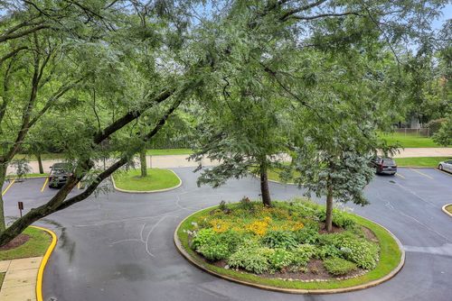 apt-307-601 Lake Hinsdale Dr, Willowbrook, IL, 60527-2243 | Card Image