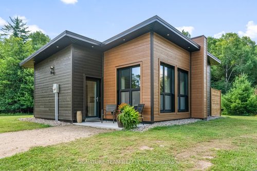 902 Grant Settlement Rd, Foresters Falls, ON, K0J1V0 | Card Image