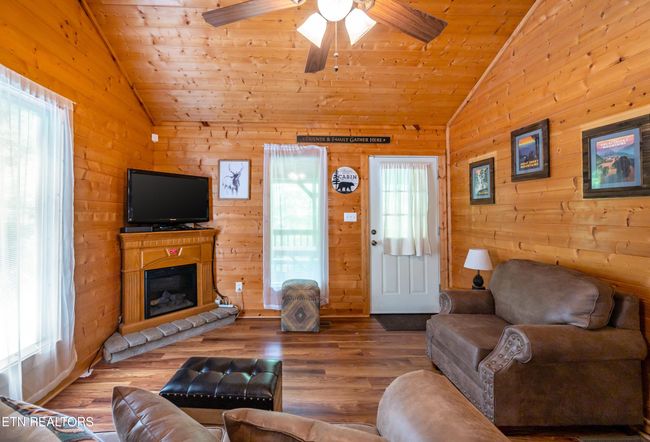2230 Cove Creek Dr, House other with 2 bedrooms, 2 bathrooms and null parking in Sevierville TN | Image 7