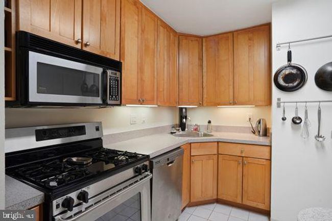 APT-21C - 1521 Northgate Sq, Condo with 3 bedrooms, 2 bathrooms and null parking in RESTON VA | Image 10