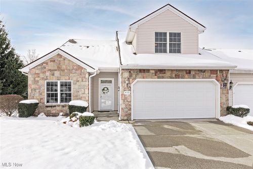 405 Creekside Dr, Mayfield Hts, OH, 44143-3690 | Card Image