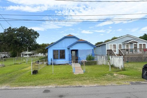 210 1st St, Dickinson, TX, 77539-2428 | Card Image