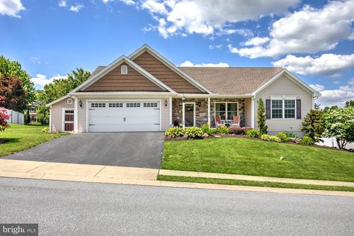 28 Gentle Dr, EAST EARL, PA, 17519-9338 | Card Image